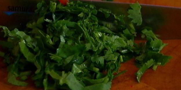 лепешка с имбирем, чили и кинзой