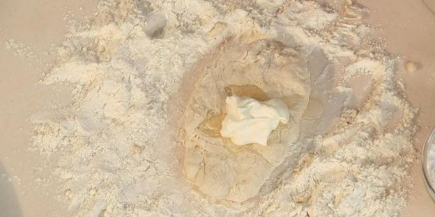 лепешка со свиным паштетом и сладкими овощами