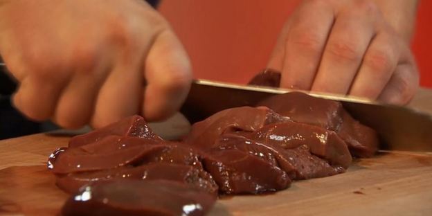 лепешка со свиным паштетом и сладкими овощами