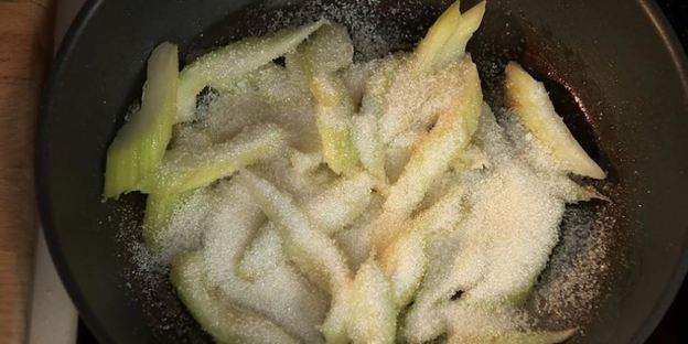 лепешка со свиным паштетом и сладкими овощами