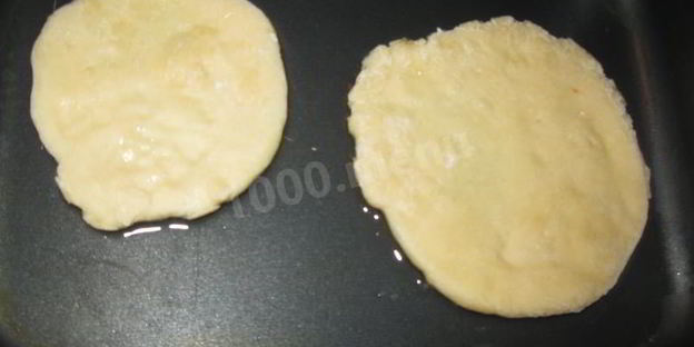 лепешки на дрожжах и сухом молоке
