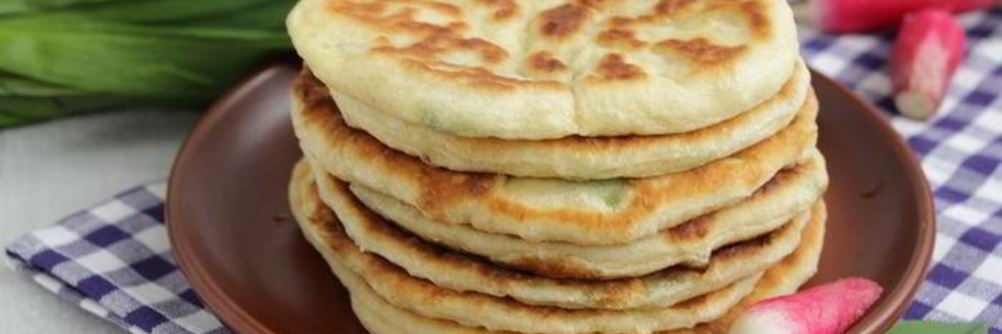 Лепешки с черемшой и адыгейским сыром