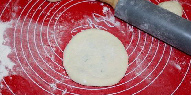 лепешки с черемшой и адыгейским сыром