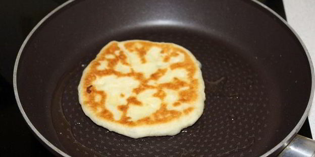 лепешки с черемшой и адыгейским сыром