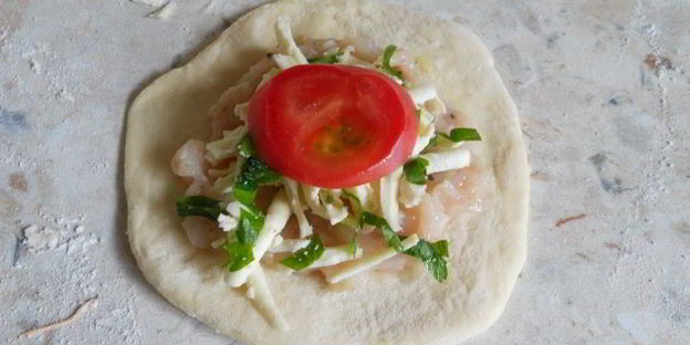 лепешки с куриным фаршем и брынзой