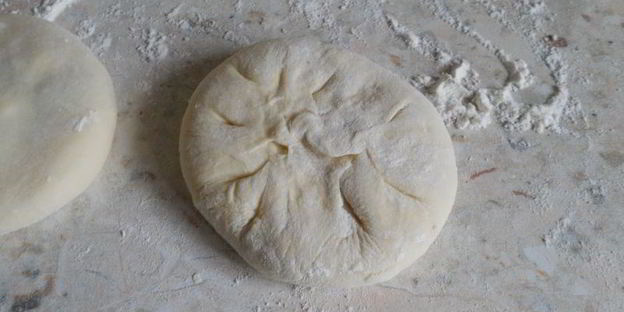 лепешки с куриным фаршем и брынзой