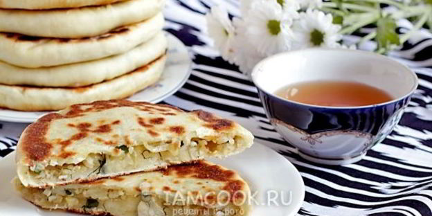 лепешки с начинкой из риса и яйца