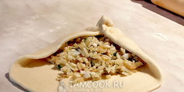 лепешки с начинкой из риса и яйца