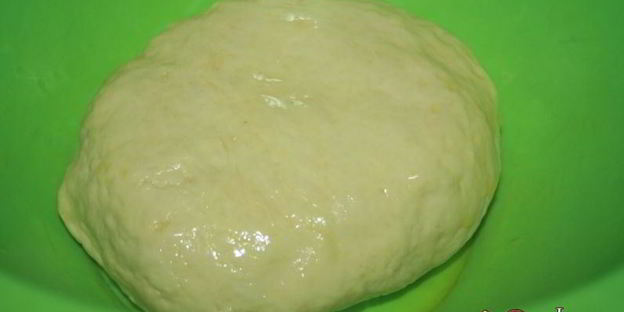 лепешки с помидорами колбасой сальчичон и сметанно-сырной намазкой