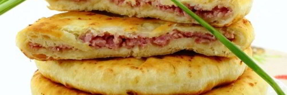 Лепешки с сыром и ветчиной на сковороде