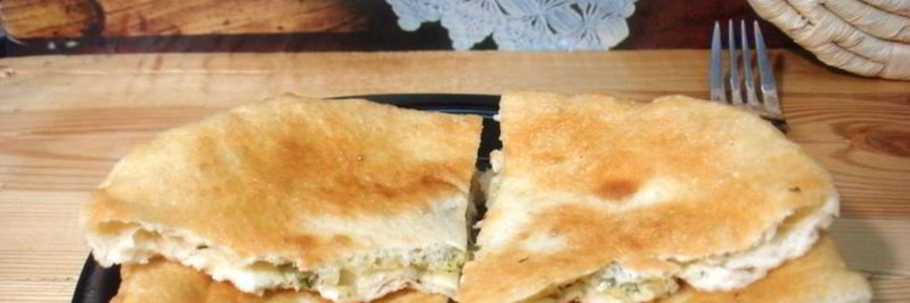 Лепешки с сыром на сковороде