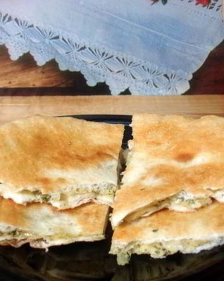 Лепешки с сыром на сковороде