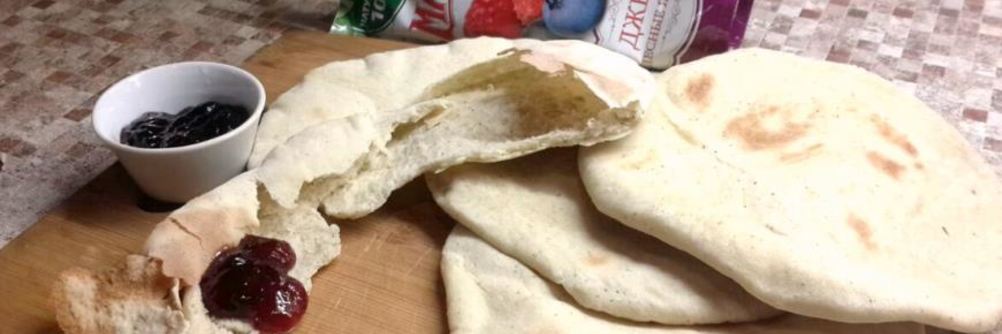 Лепешки с заатаром и с ягодным Джемом