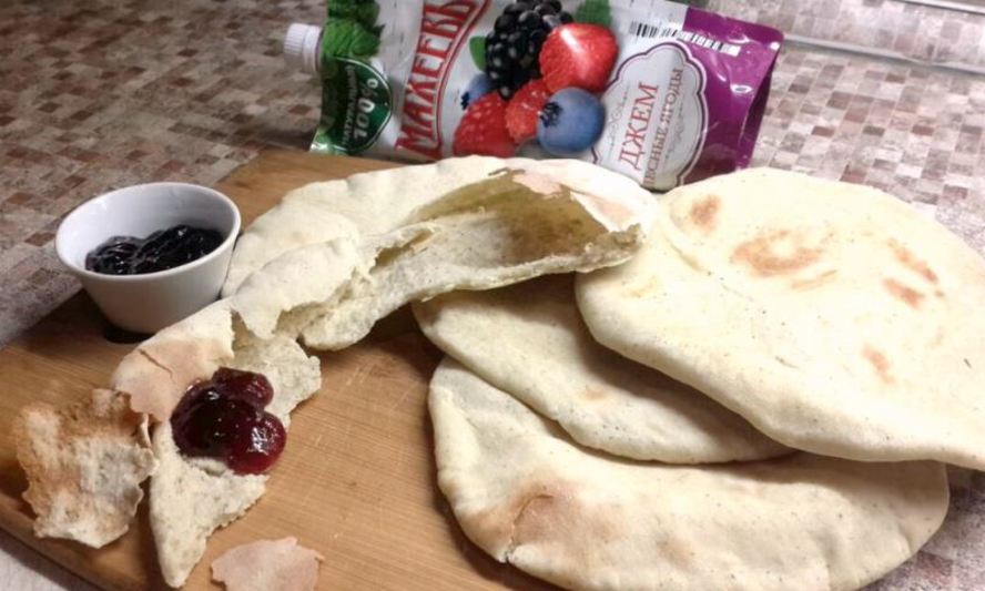 Рецепт лепешек с заатаром и с ягодным джемом