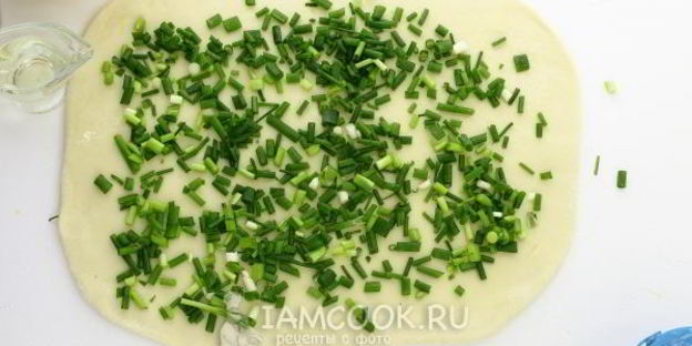 лепешки с зеленым луком на сковороде