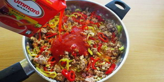 пиде — турецкая лепешка в форме лодочки с начинкой из фарша