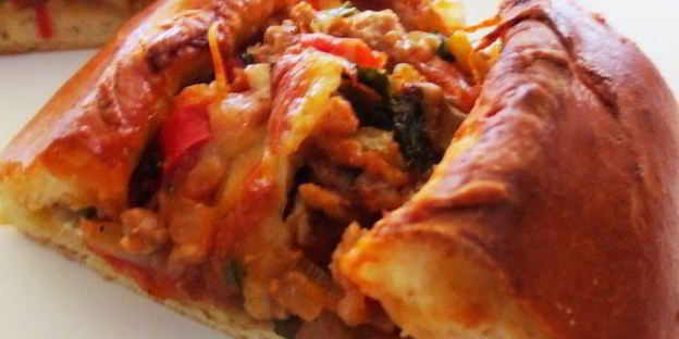 пиде — турецкая лепешка в форме лодочки с начинкой из фарша