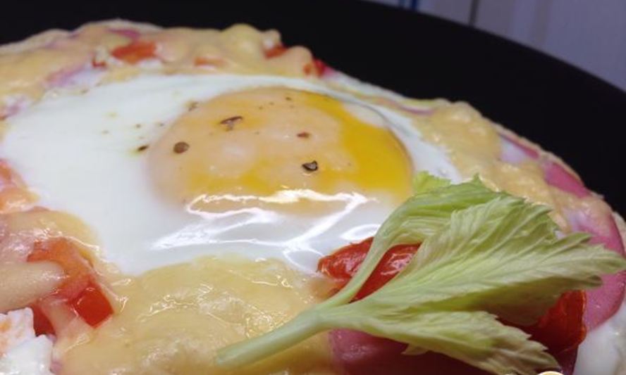 Рецепт питы с колбасой, сыром и яйцом