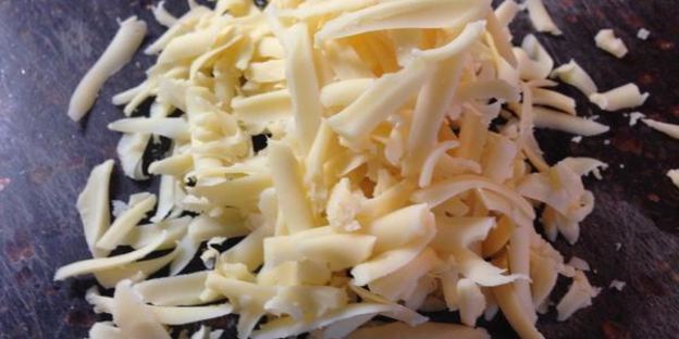 пита с колбасой, сыром и яйцом