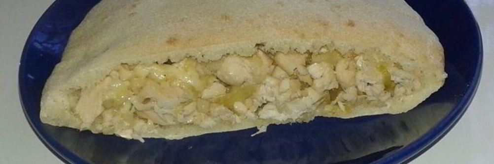 Пита с начинкой из курицы и сыра