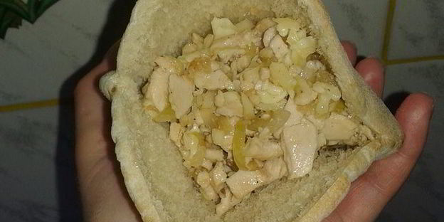 пита с начинкой из курицы и сыра