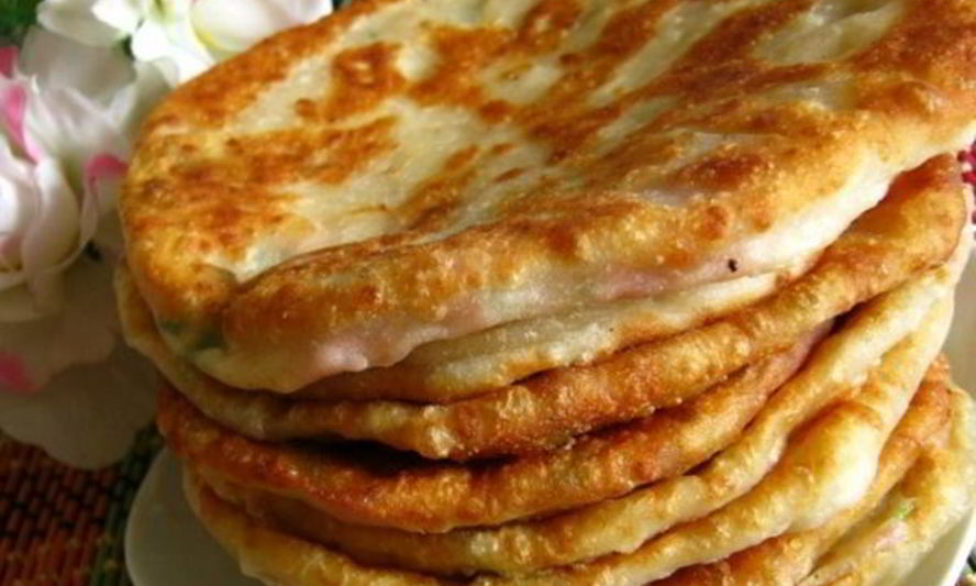 Рецепт сырных лепешек с грибами и ветчиной