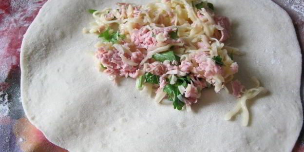 сырные лепешки с начинкой