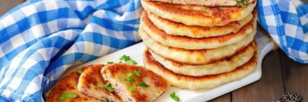 Сырные лепешки с ветчиной