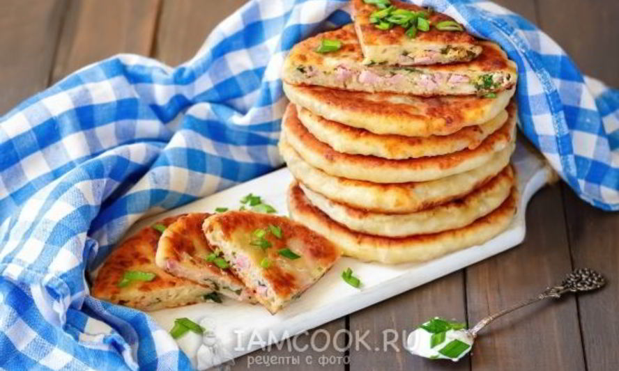Рецепт сырных лепешек с ветчиной