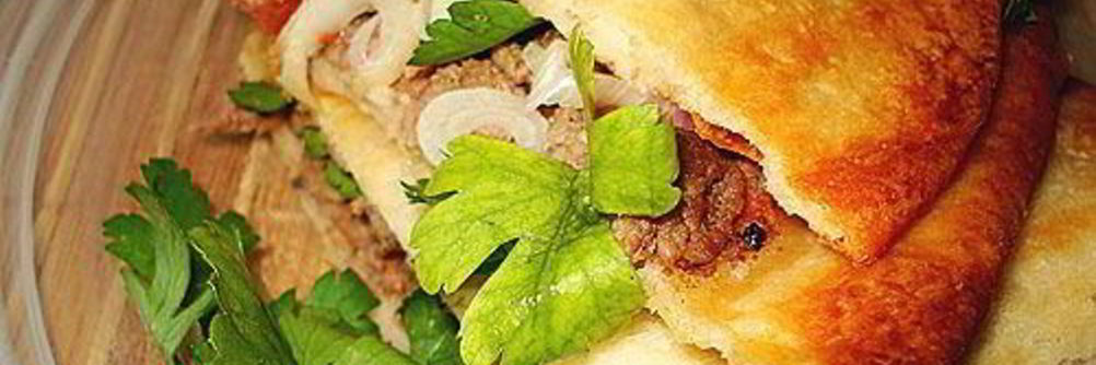 Творожные лепешки с мясной начинкой