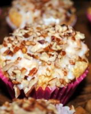 Банановые маффины с орехами