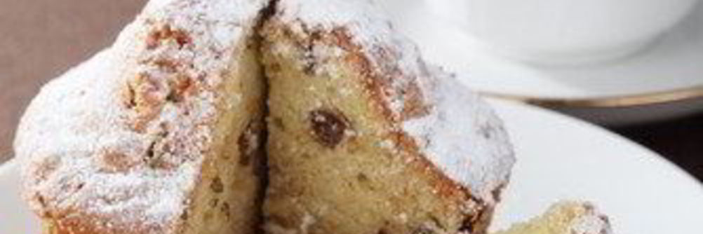 Банановые маффины с шоколадными чипсами и грецкими орехами