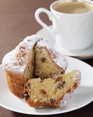 Банановые маффины с шоколадными чипсами и грецкими орехами