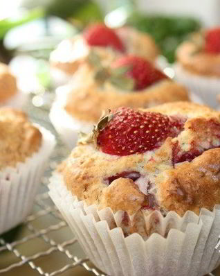 Клубнично-кокосовые маффины