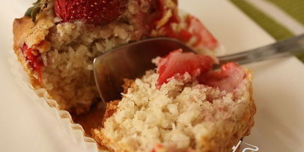 клубнично-кокосовые маффины