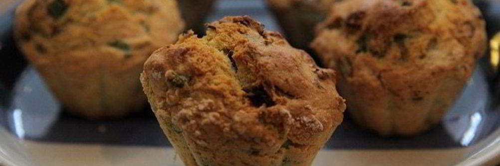 Кукурузные маффины с зеленым луком и чили