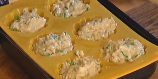 кукурузные маффины с зеленым луком и чили