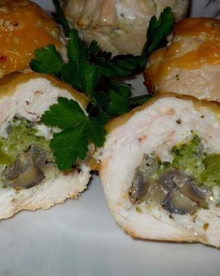 Куриные маффины с брокколи и грибами
