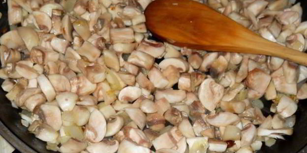 куриные маффины с брокколи и грибами