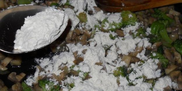 куриные маффины с брокколи и грибами