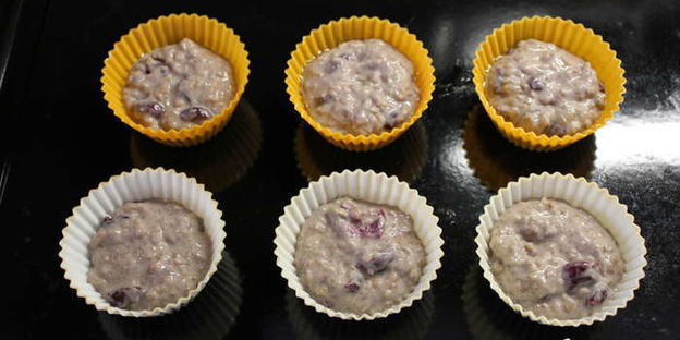 маффины на гречневых хлопьях с вишней