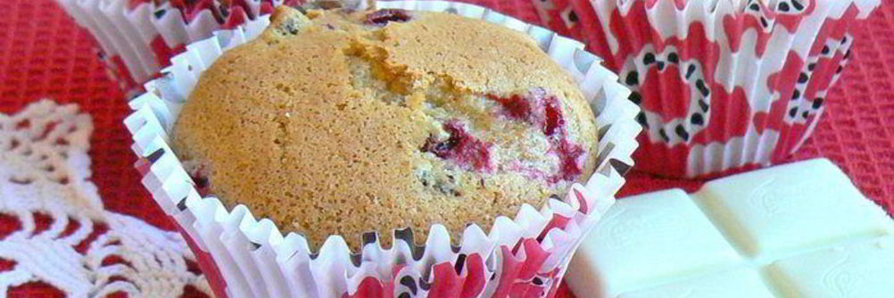 Маффины с брусникой и белым шоколадом