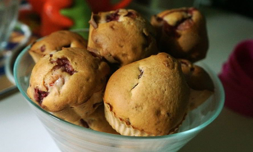 Рецепт маффинов с клубникой на молоке