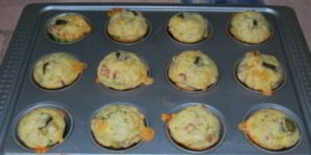 маффины с колбасой и сыром