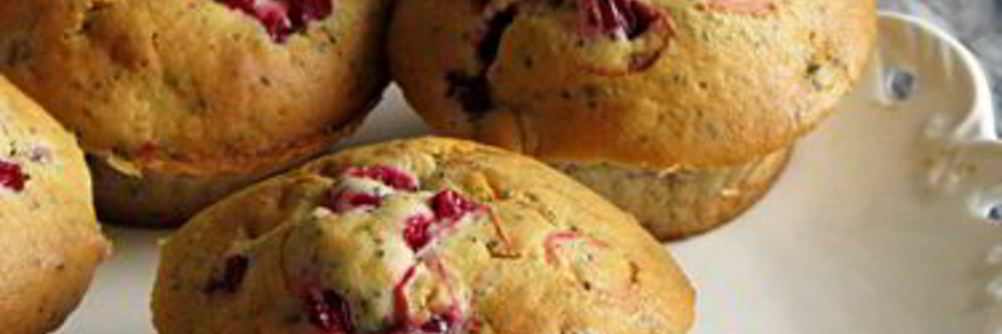 Маффины с красной смородиной и маком