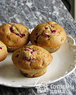 Маффины с красной смородиной и маком