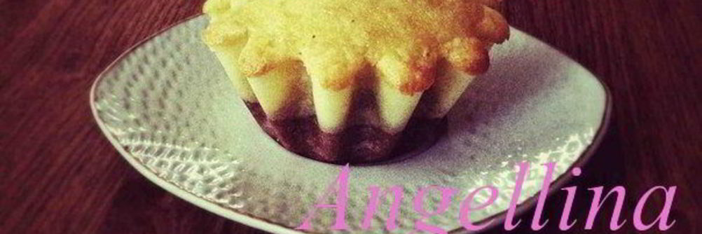 Маффины с малиной под соусом из маскарпоне