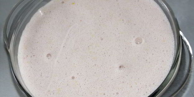 маффины с малиновым сиропом и красной смородиной