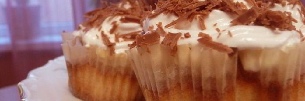 Маффины с шоколадом и белковым кремом