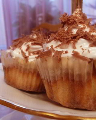 Маффины с шоколадом и белковым кремом